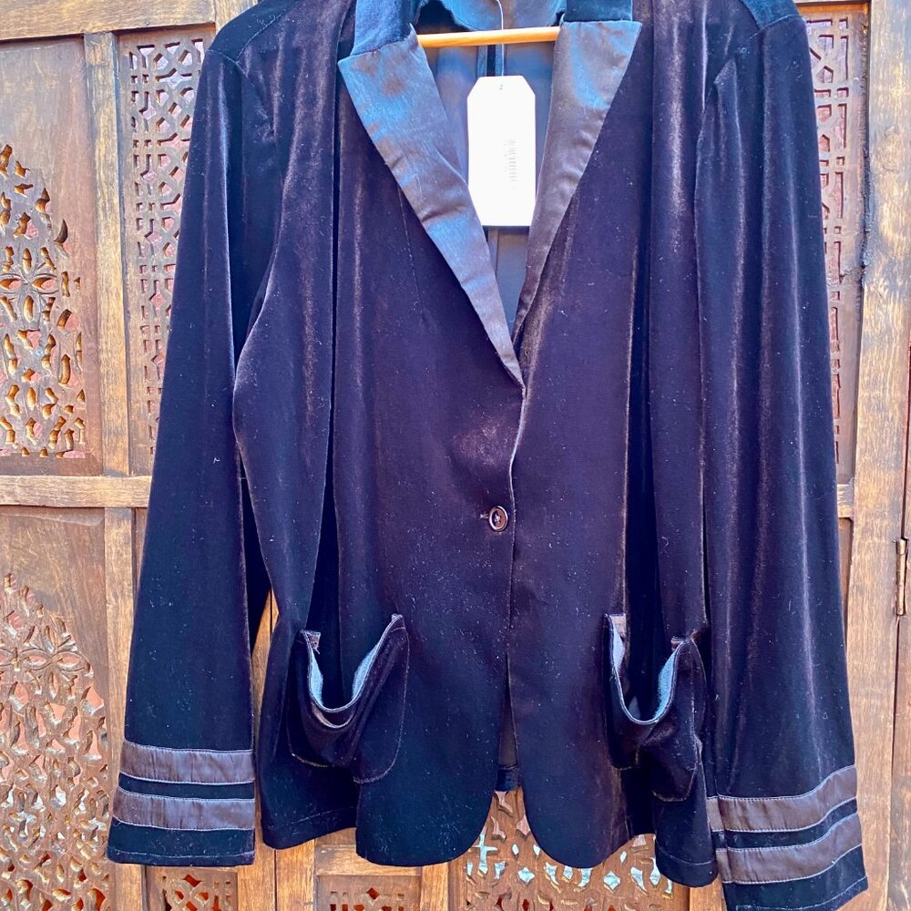 NWT Black stretch Velvet Jacket Blazer w Satin details and collar 1x Halloween